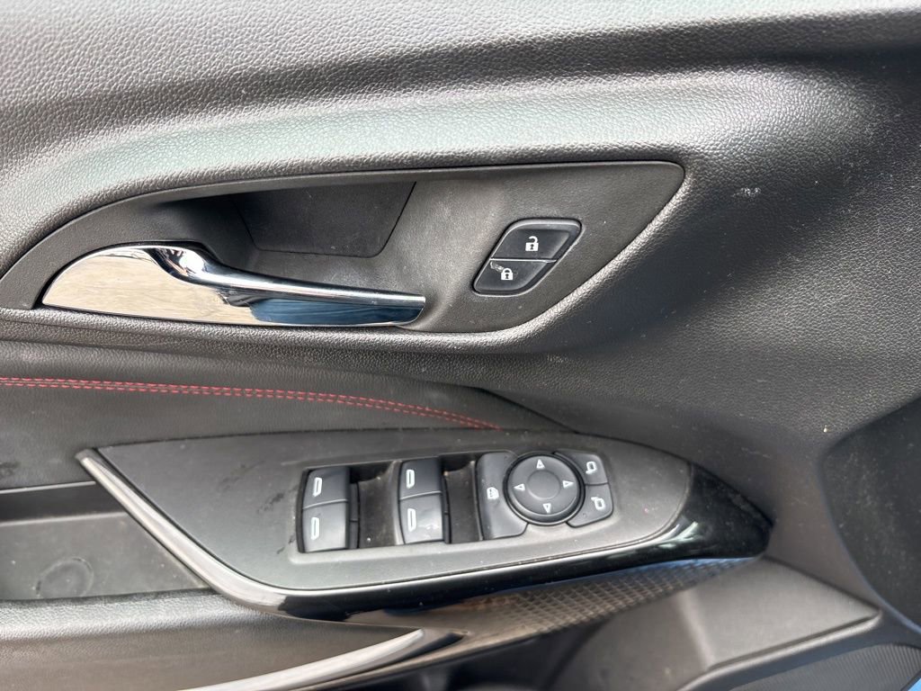 Used 2024 Chevrolet Trax RS w/ Sunroof Package image 16