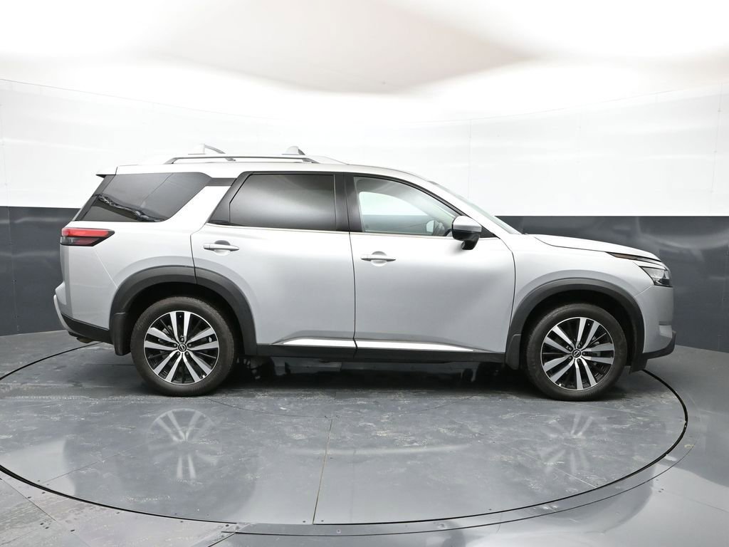 Used 2024 Nissan Pathfinder Platinum w/ Cargo Package AWD/4WD image 4