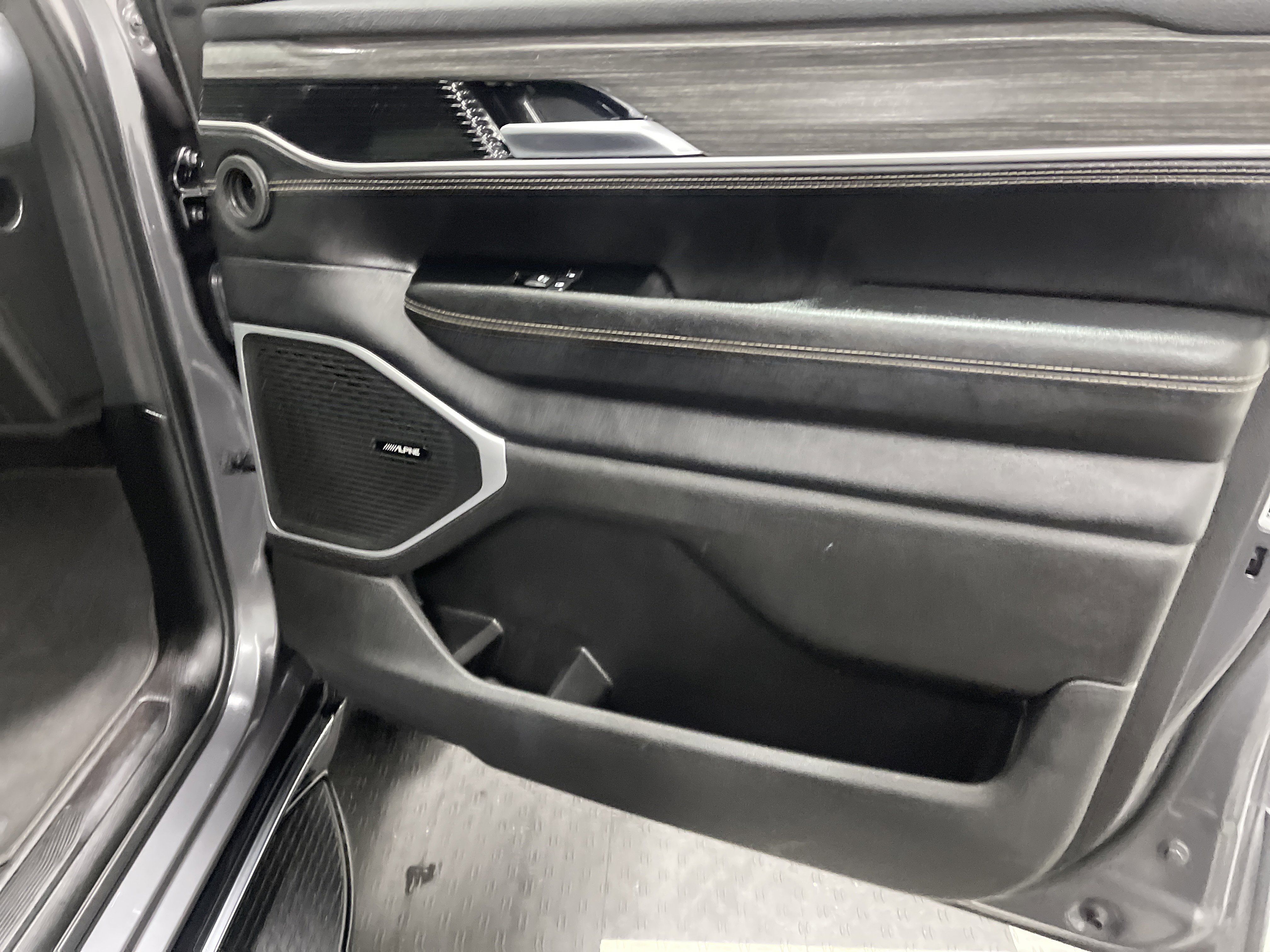 Used 2024 Jeep Wagoneer L Series II w/ Flexible Seating Group image 25