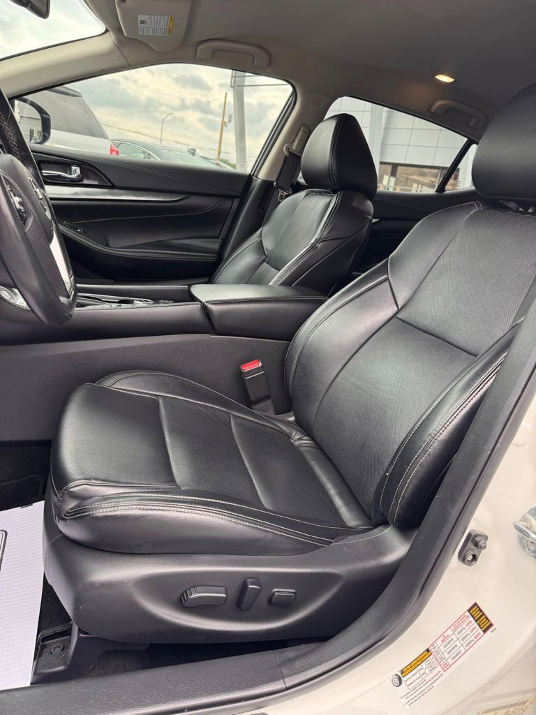 Used 2022 Nissan Maxima SV w/ Floor Mat Group FWD image 10