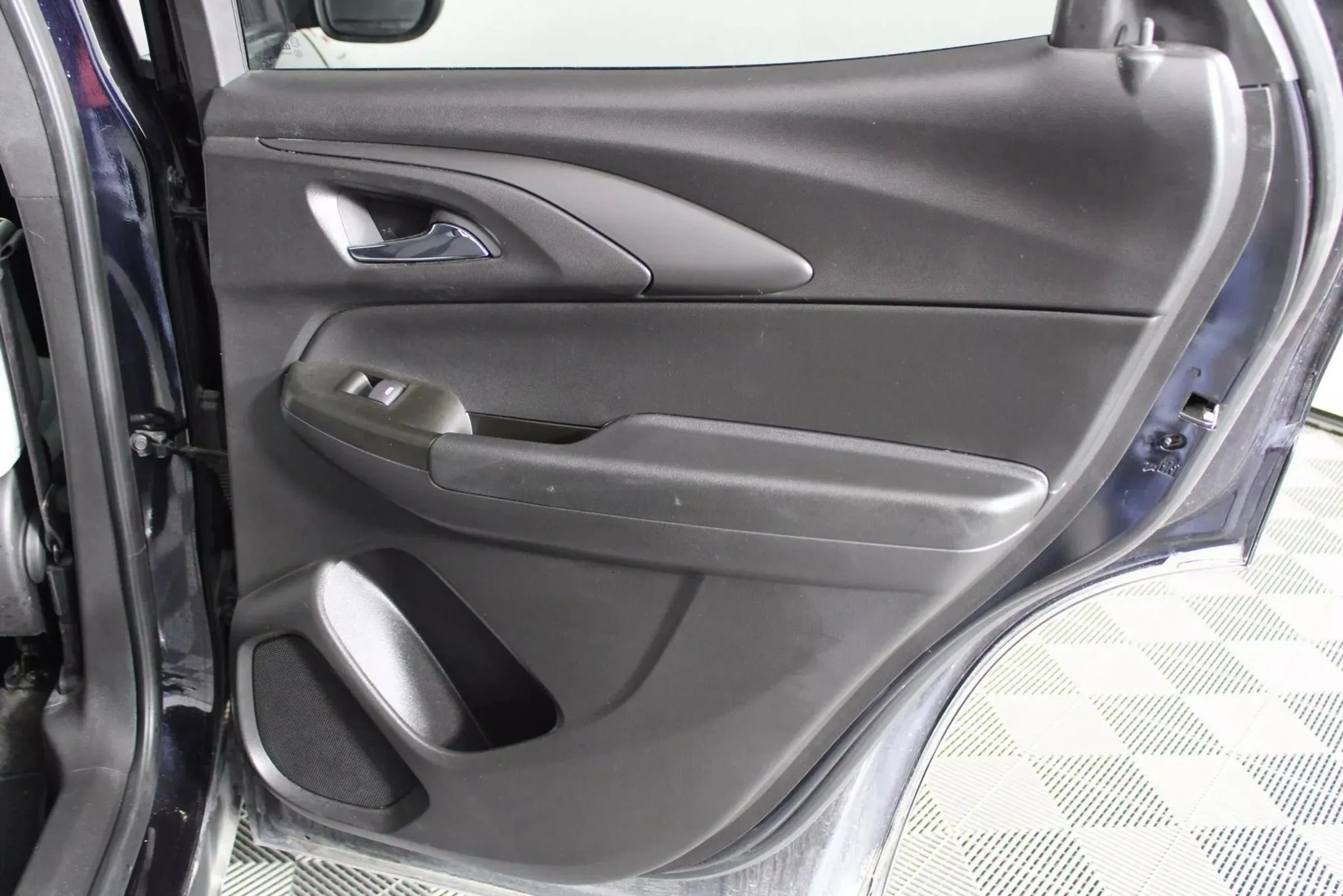 Used 2021 Chevrolet TrailBlazer LT w/ Convenience Package AWD/4WD image 35