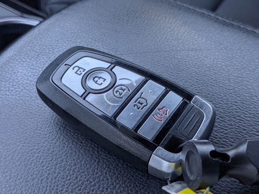 Used 2018 Ford Explorer XLT w/ Equipment Group 202A image 35