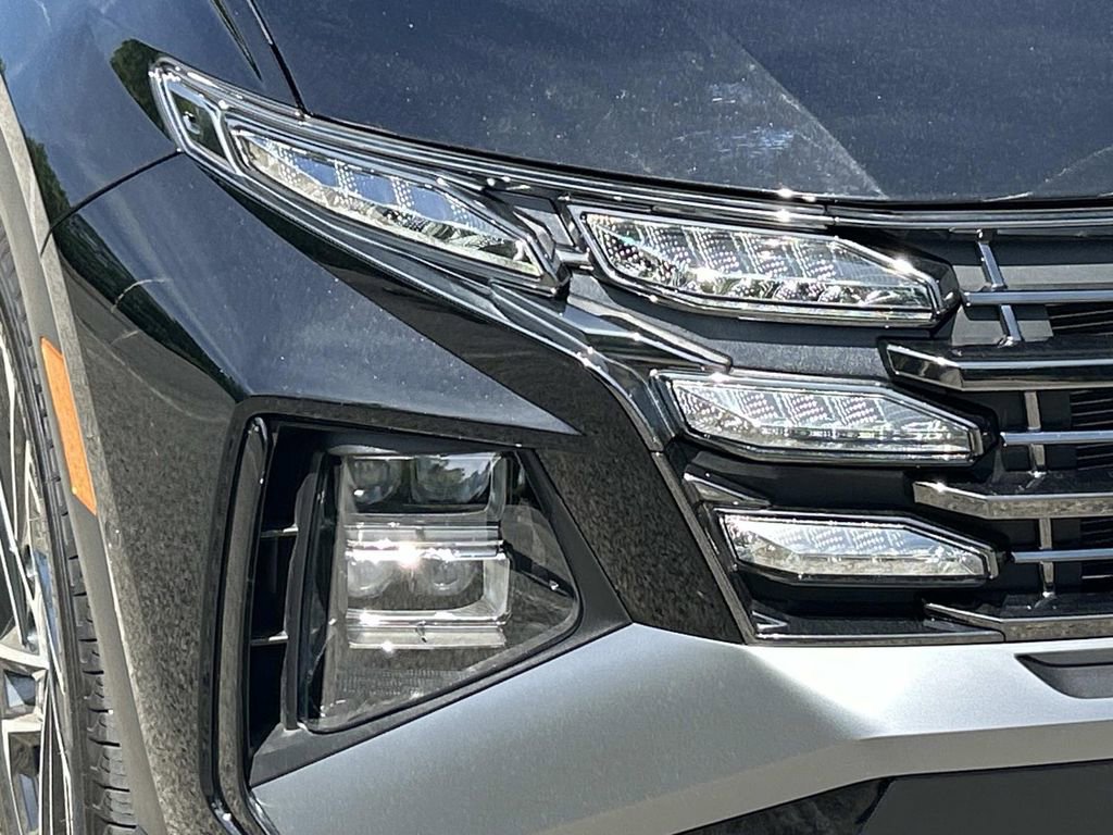Certified 2025 Hyundai Tucson Limited AWD/4WD image 9