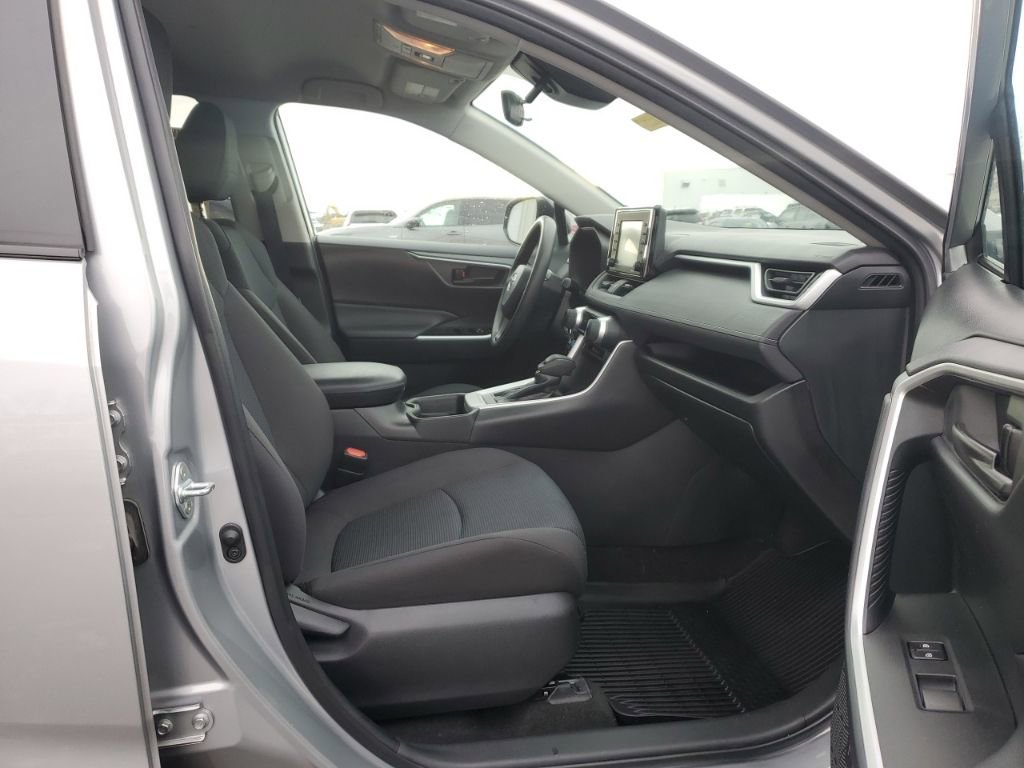 Used 2021 Toyota RAV4 LE image 40