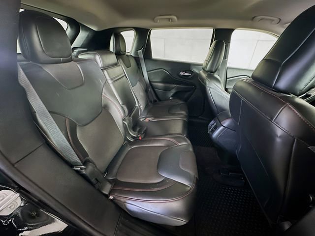 Used 2016 Jeep Cherokee Trailhawk image 25