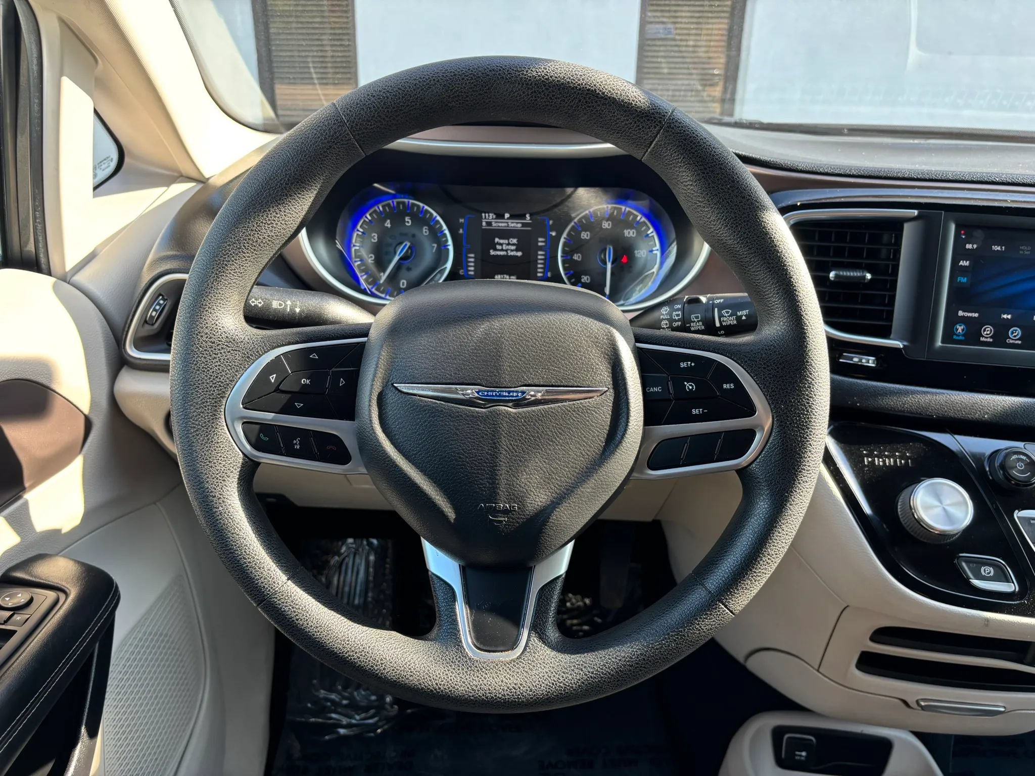 Used 2021 Chrysler Voyager L FWD image 16