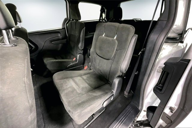Used 2016 Dodge Grand Caravan SE image 19