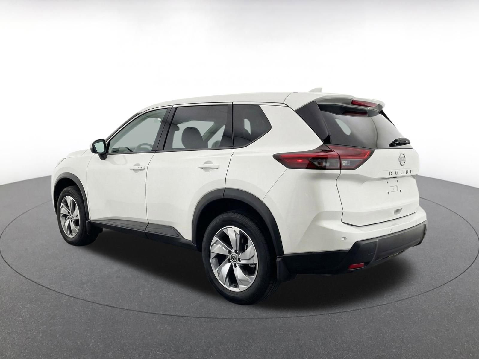 Used 2025 Nissan Rogue SV FWD image 5