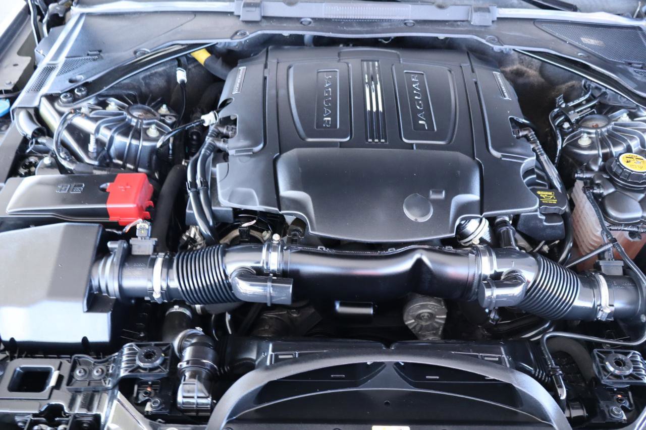 Used 2017 Jaguar XF Premium image 48