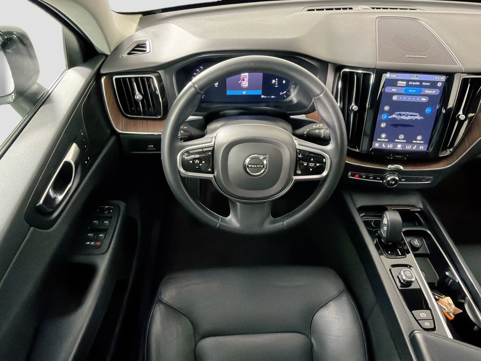 Certified 2023 Volvo XC60 B5 Plus FWD image 23