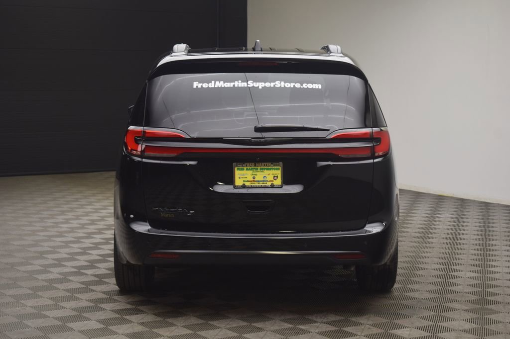 New 2026 Chrysler Pacifica Select w/ S Appearance Package FWD image 12