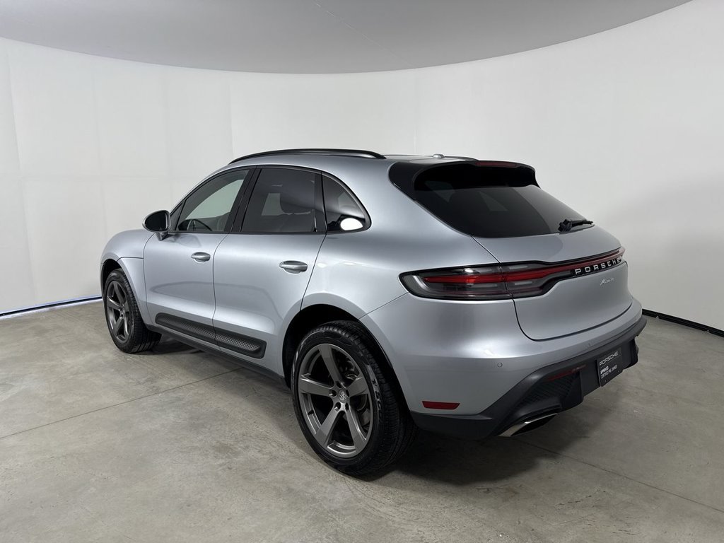 Certified 2025 Porsche Macan AWD/4WD image 3