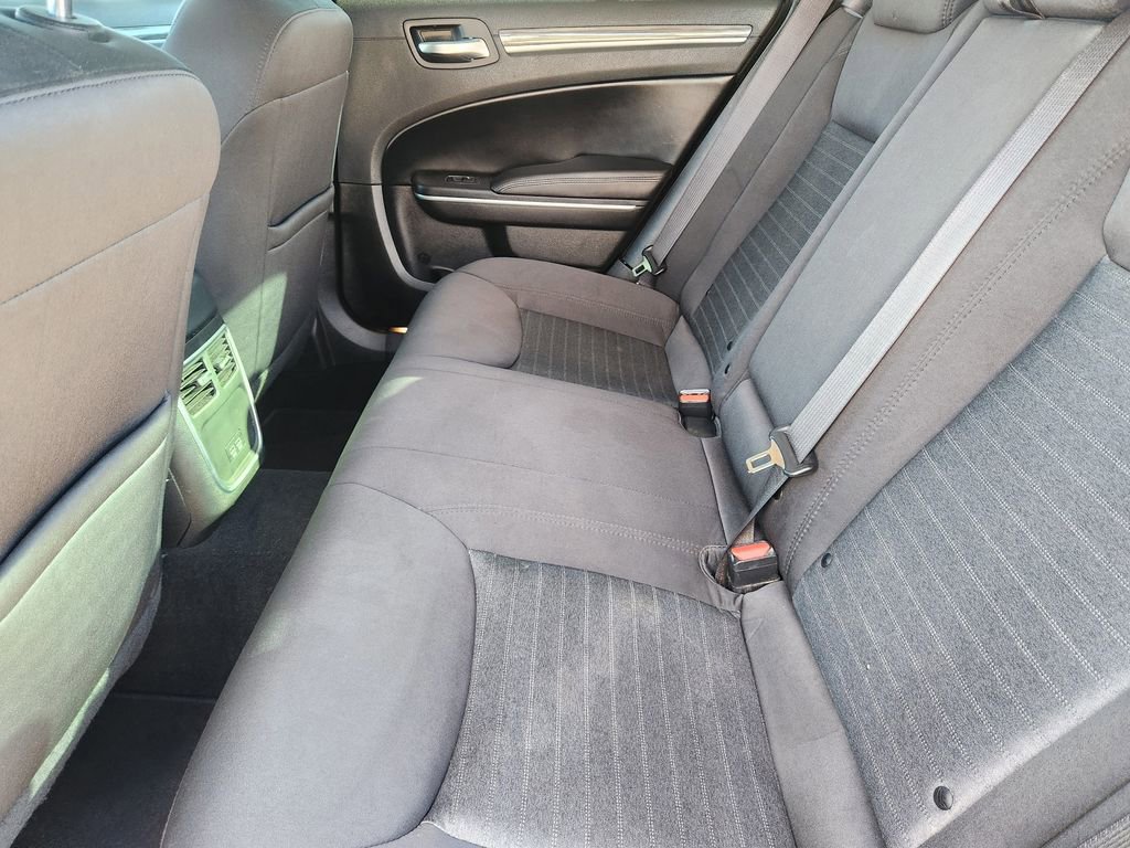 Used 2022 Chrysler 300 Touring w/ Sport Appearance Package image 33