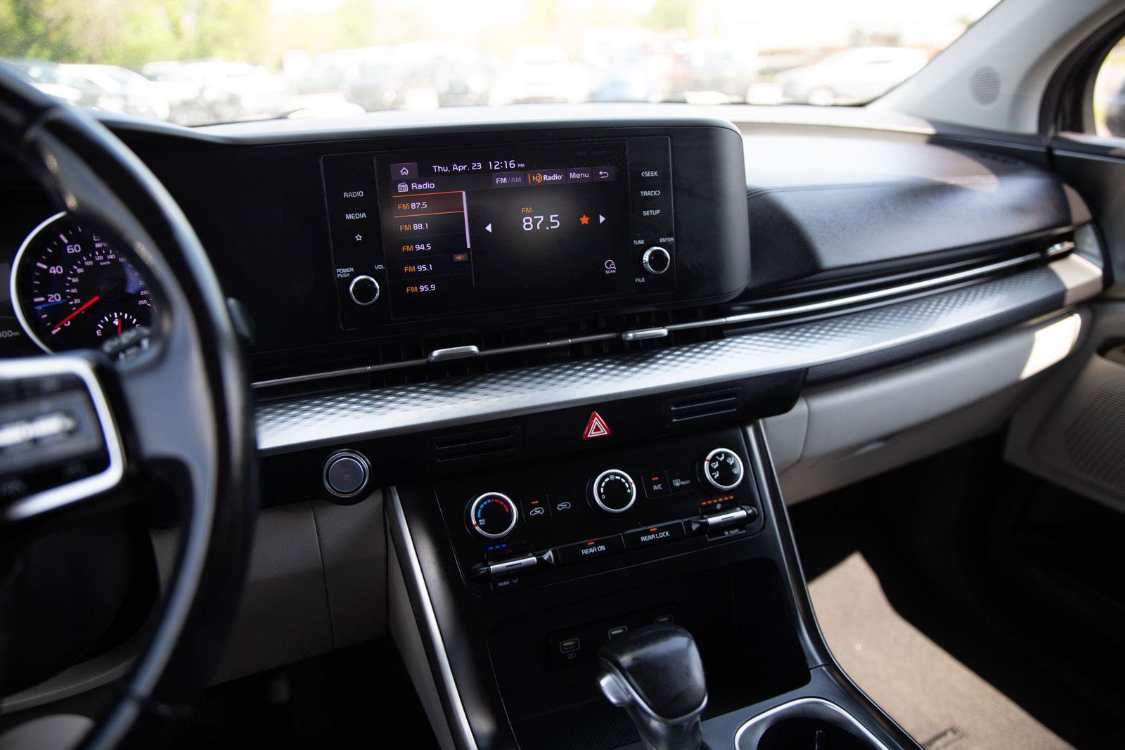 Used 2022 Kia Carnival LX FWD image 14