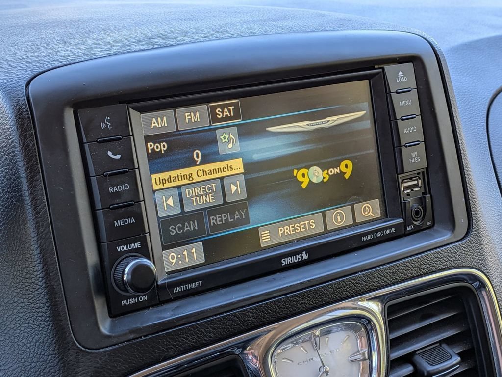 Used 2015 Chrysler Town & Country LX FWD image 7