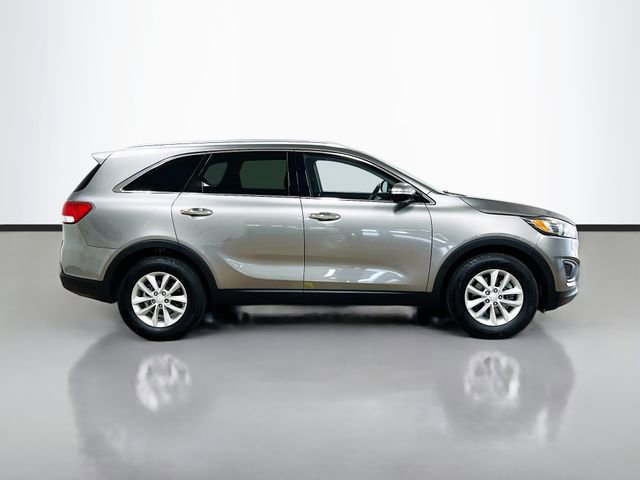Used 2017 Kia Sorento LX w/ LX Convenience Package image 8