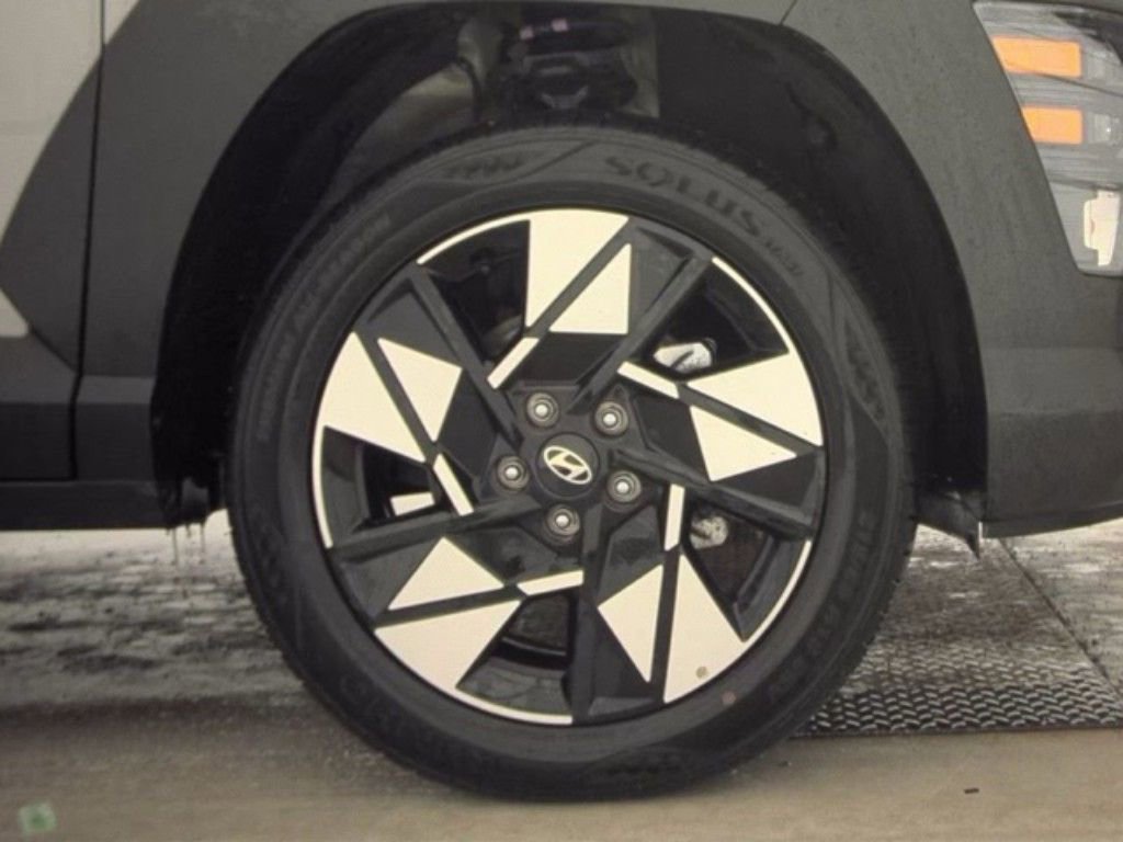 Used 2025 Hyundai Kona SEL image 19