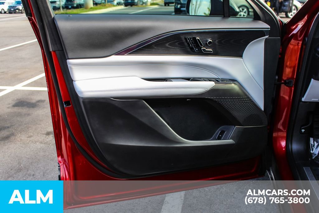 Used 2024 Cadillac Lyriq Sport image 38