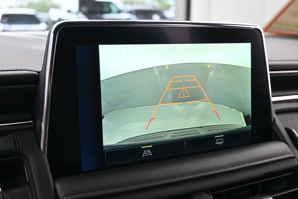 Used 2024 Chevrolet Suburban LT RWD image 18