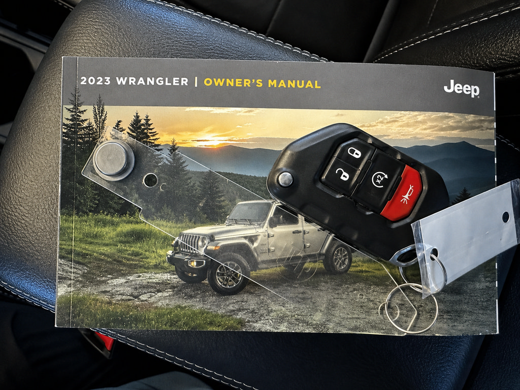 Used 2023 Jeep Wrangler Unlimited Sahara w/ Cold Weather Group AWD/4WD image 10