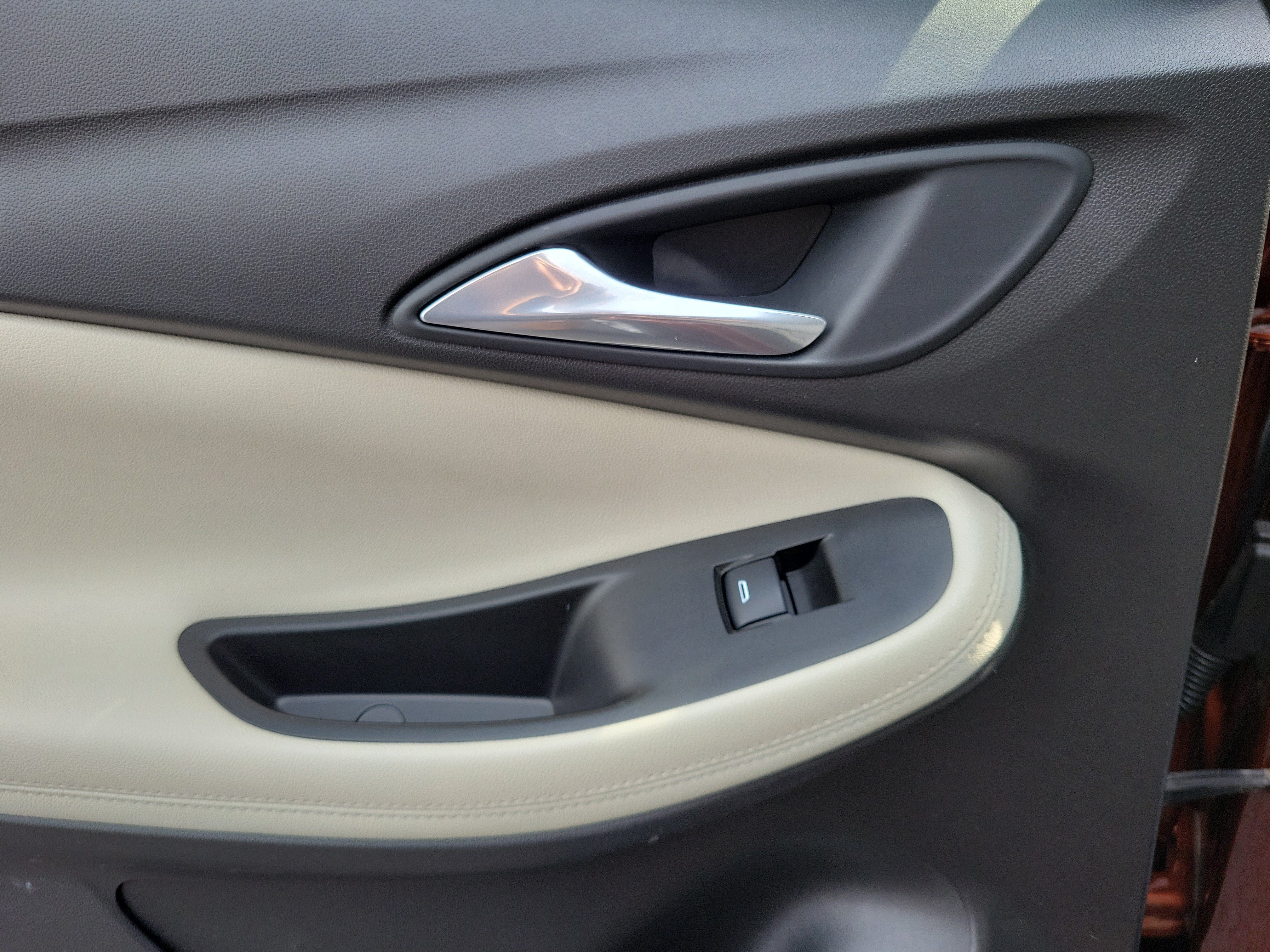 Used 2020 Buick Encore GX Preferred w/ Cold Weather Comfort Package FWD image 12
