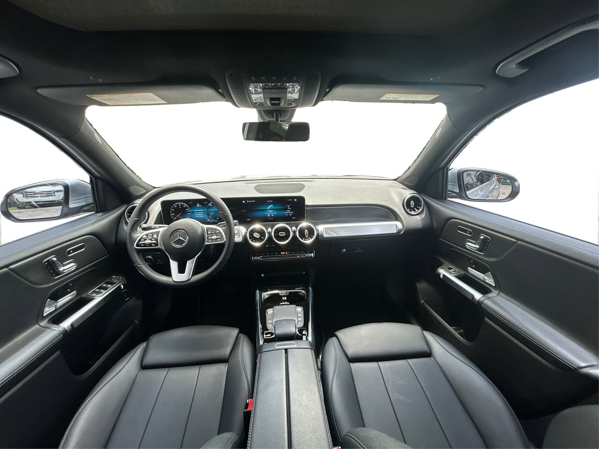 Used 2021 Mercedes-Benz GLB 250 4MATIC w/ Premium Package image 27