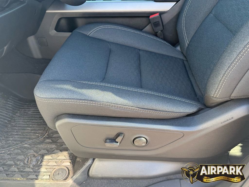 New 2026 RAM 1500 4x4 Crew Cab image 15