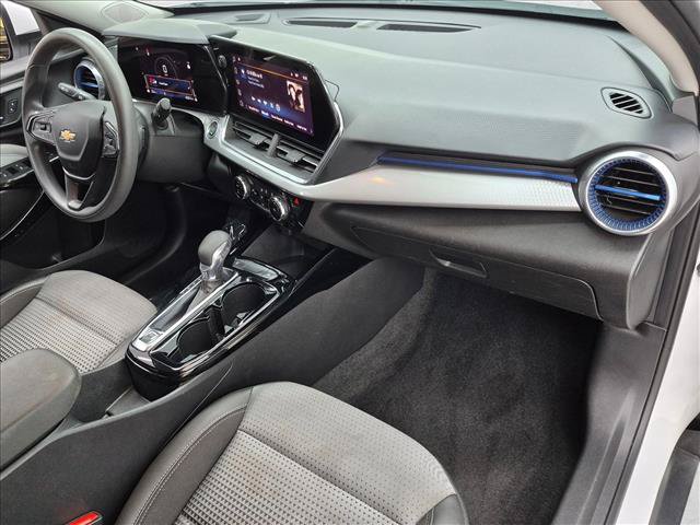 Used 2024 Chevrolet Trax LT FWD image 21