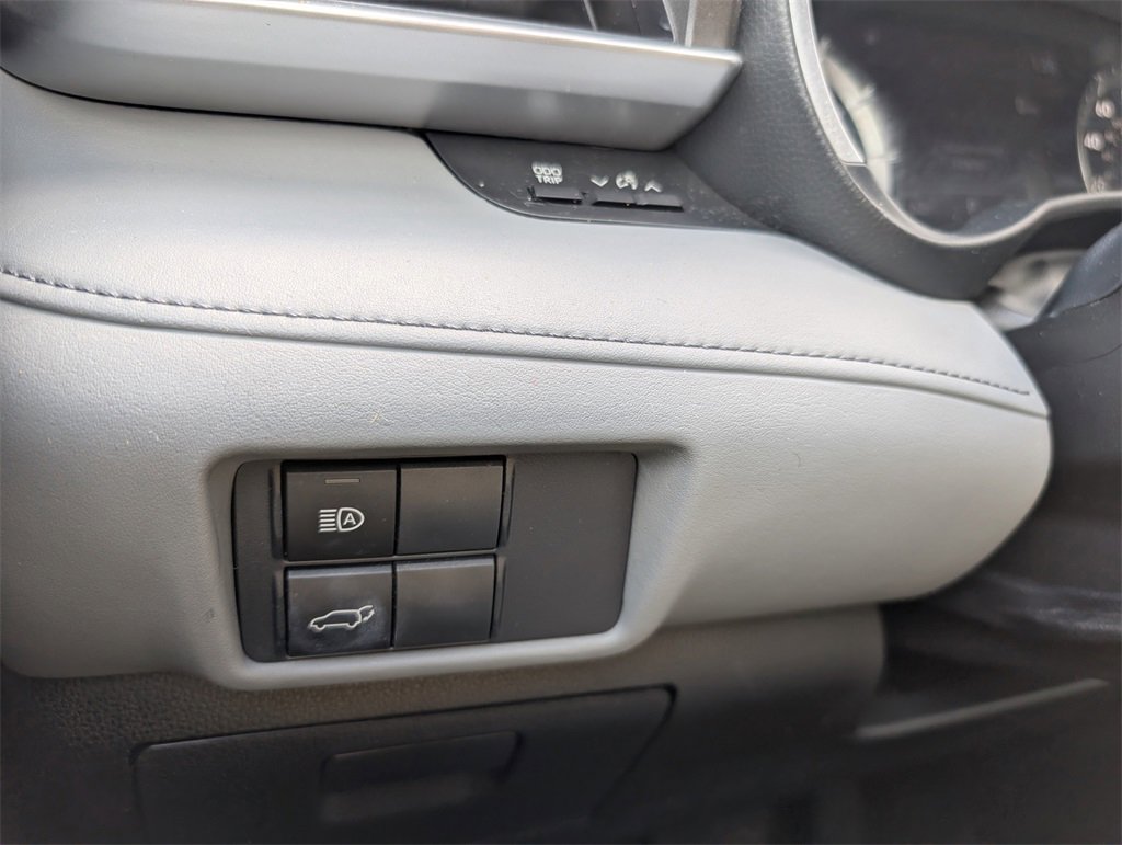 Used 2021 Toyota Highlander XLE image 25