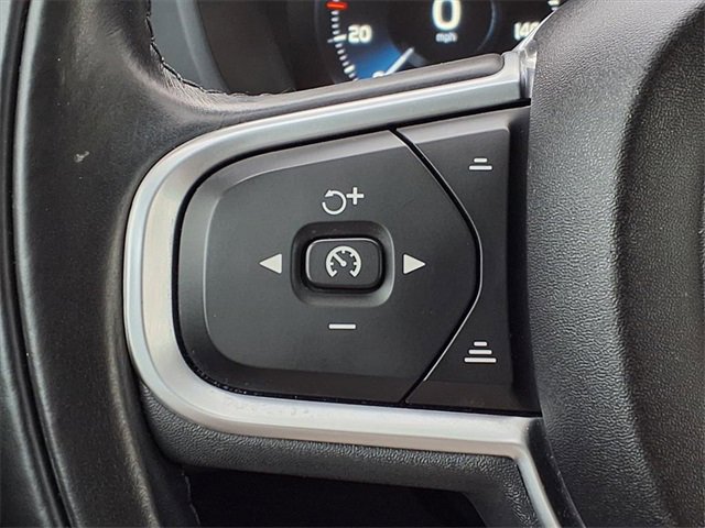 Used 2019 Volvo XC60 T5 Momentum w/ Multimedia Package image 13