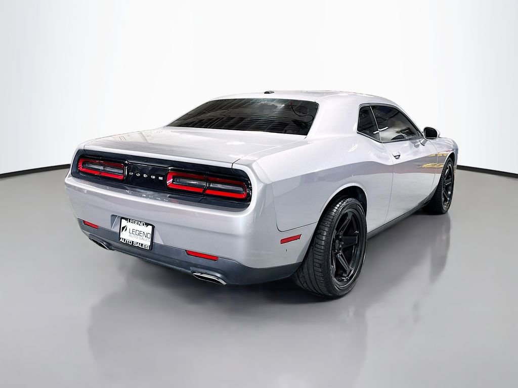 Used 2016 Dodge Challenger SXT RWD image 7