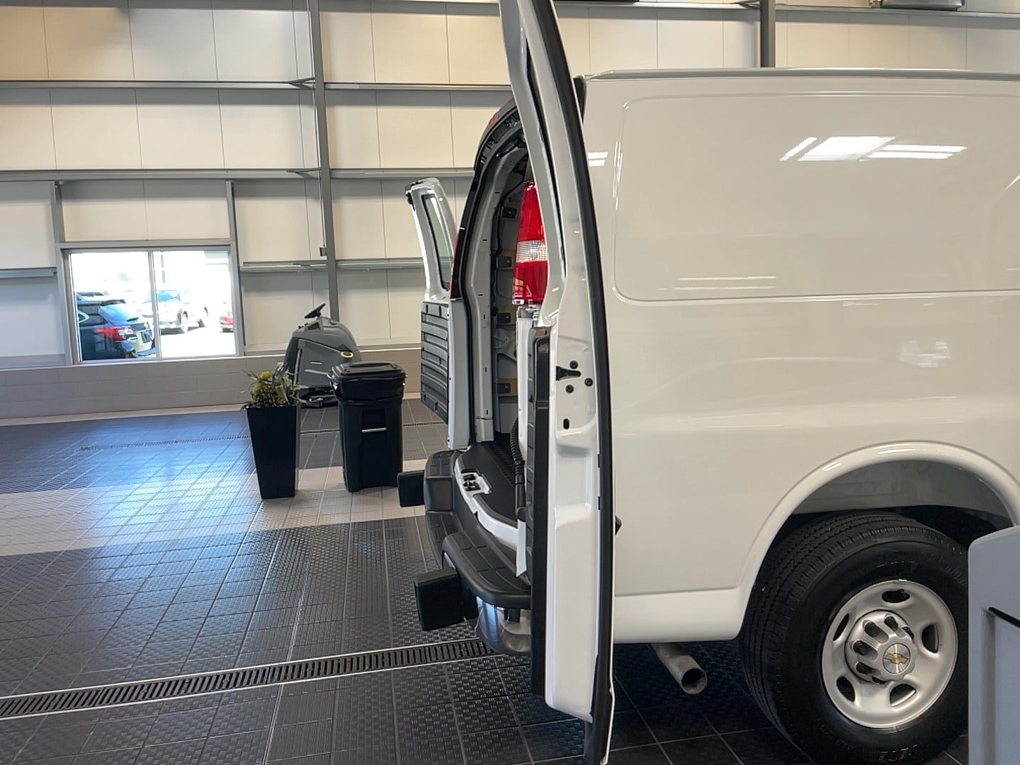 Used 2025 Chevrolet Express 2500 w/ Driver Convenience Package RWD image 10