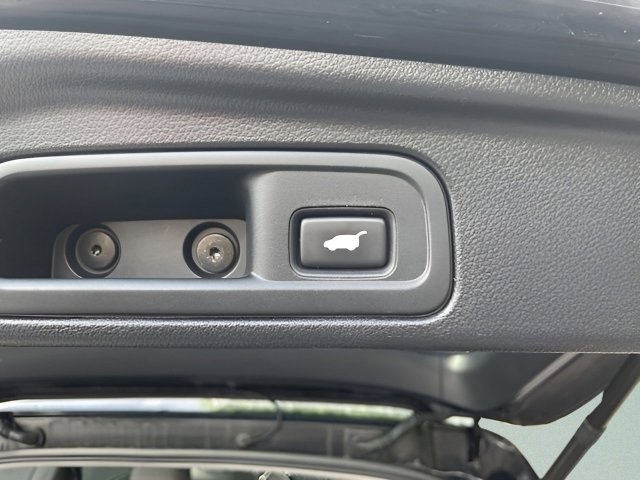 Used 2017 Honda Pilot Touring image 16