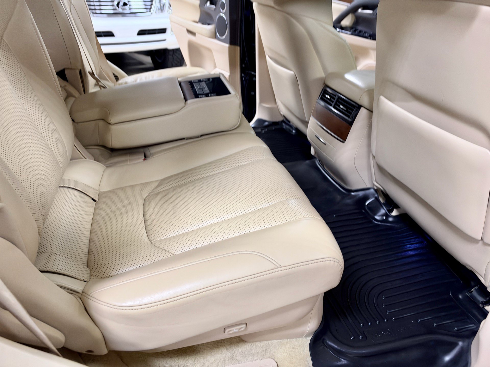 Used 2017 Lexus LX 570 4WD w/ Luxury Package image 27