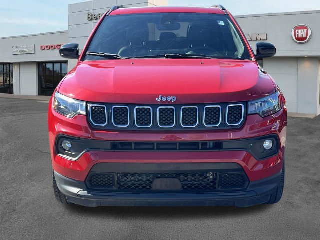 Used 2023 Jeep Compass Latitude w/ Sun and Sound Group AWD/4WD image 2