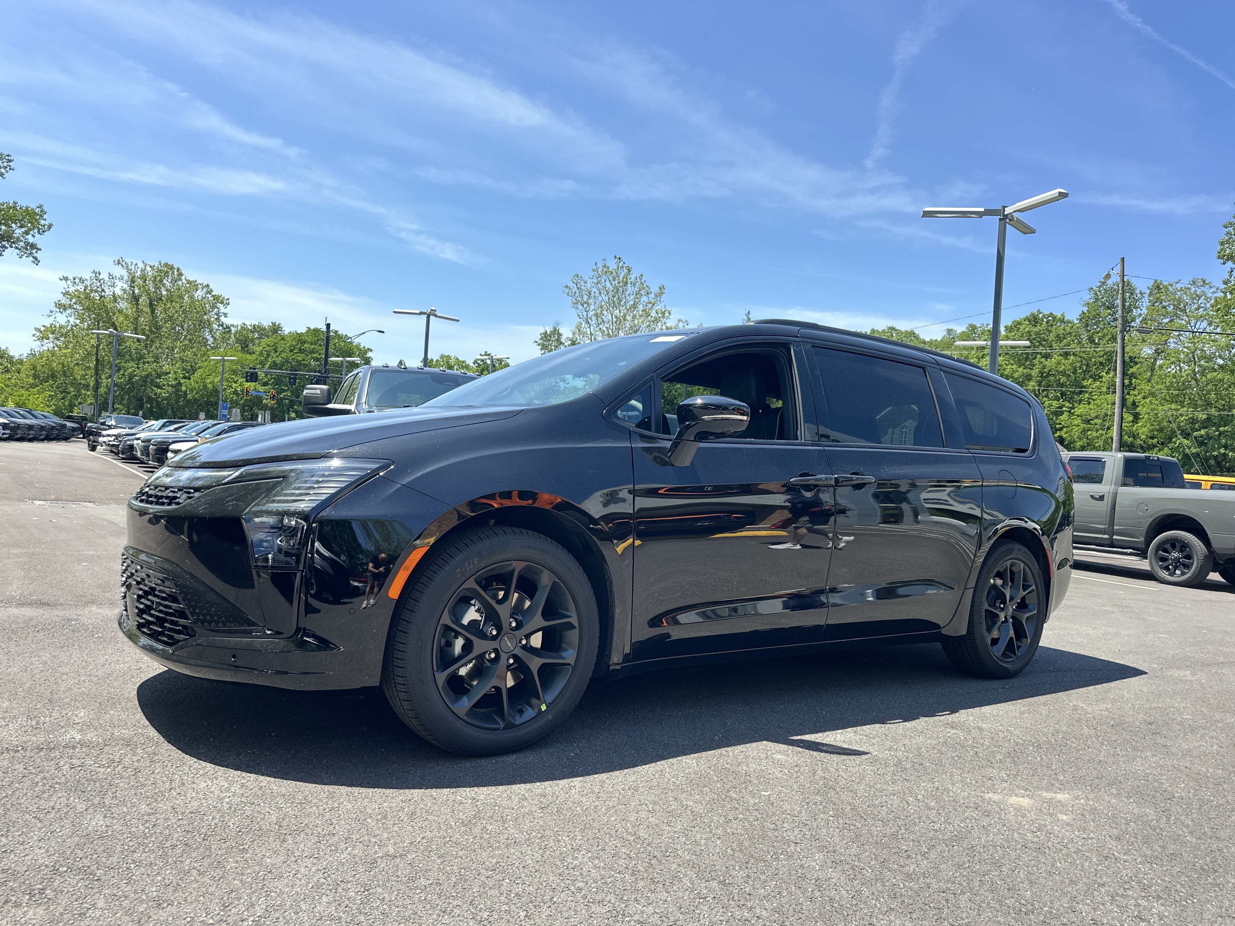 New 2027 Chrysler Pacifica Limited FWD image 23