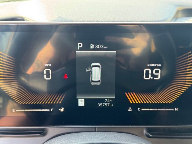 Used 2025 Kia Carnival FWD image 30