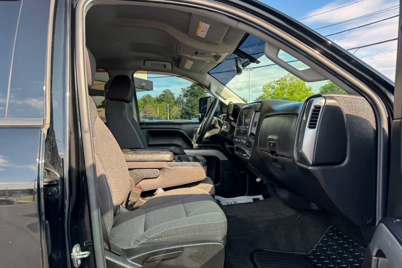 Used 2018 Chevrolet Silverado 2500 LT w/ Midnight Edition AWD/4WD image 12
