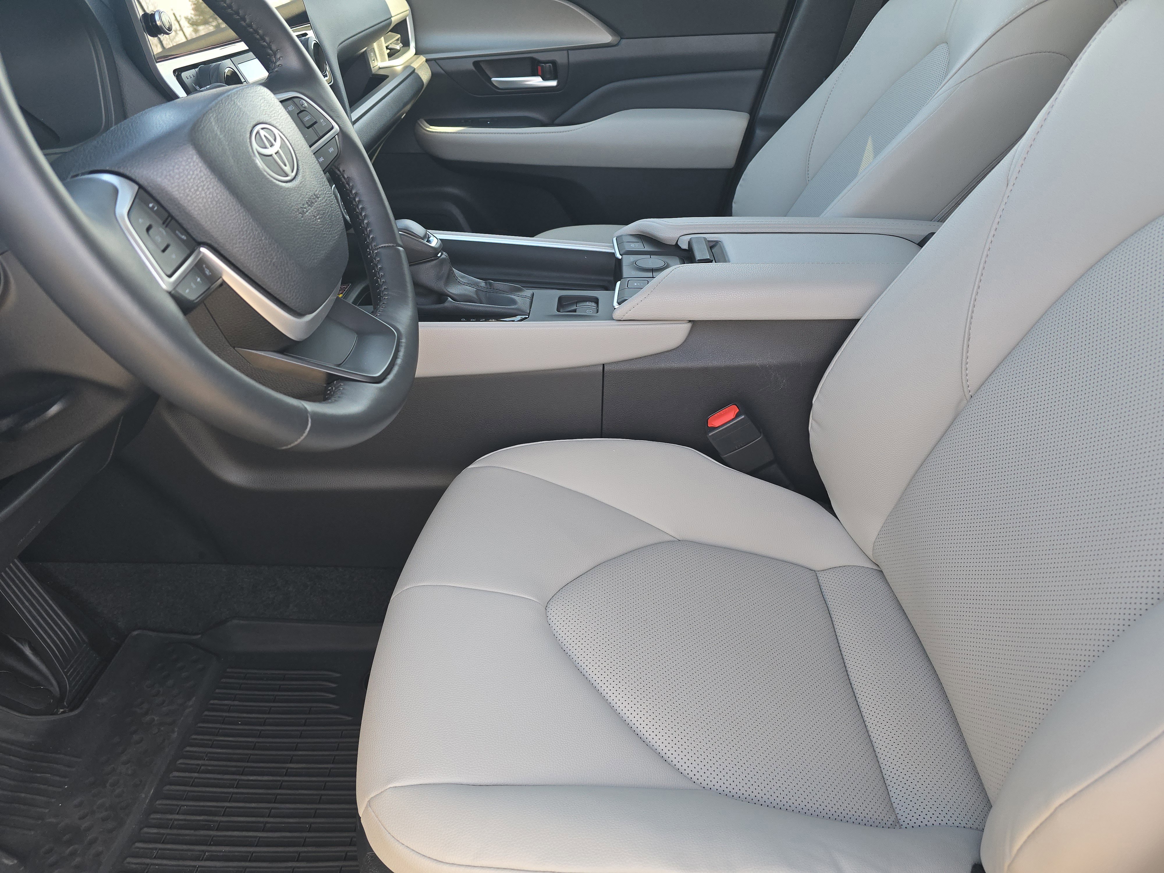 Used 2025 Toyota Grand Highlander XLE image 9