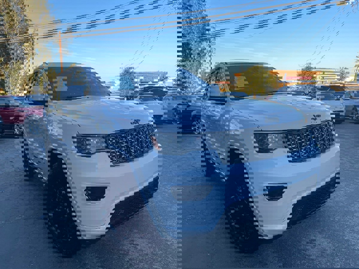 Used 2018 Jeep Grand Cherokee Altitude image 3