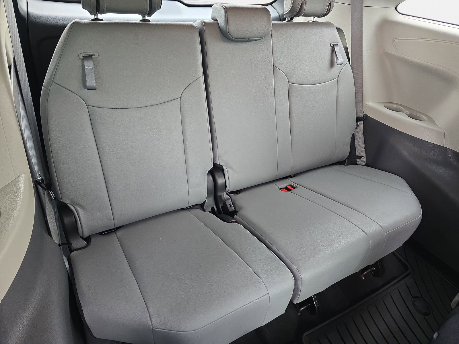 Used 2023 Toyota Sienna XLE image 12