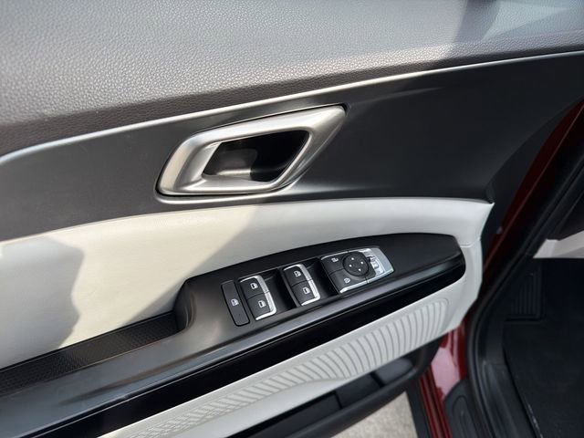 Used 2024 Kia Carnival LX image 15