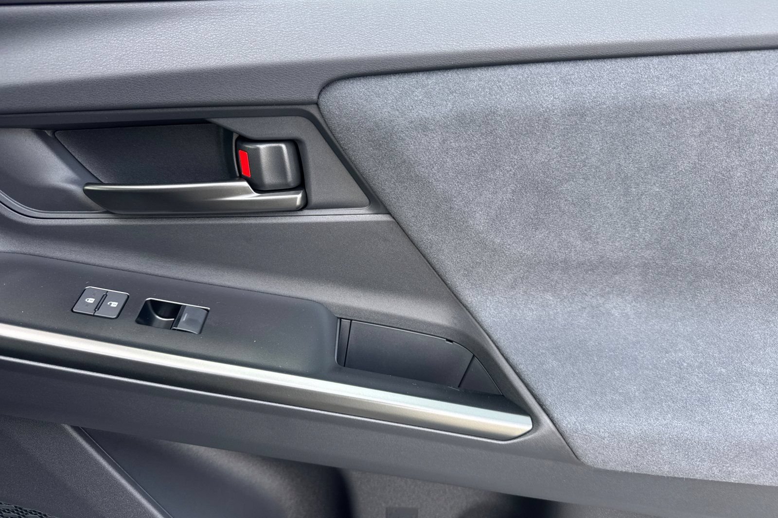 New 2026 Toyota C-HR AWD/4WD image 18