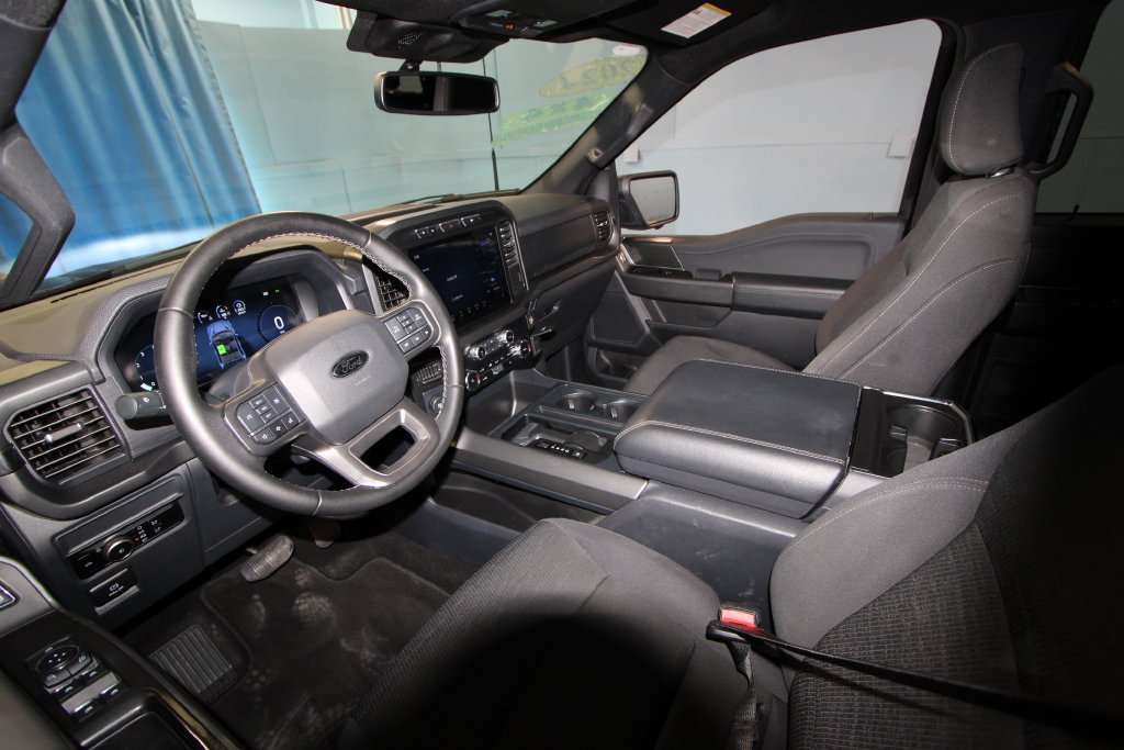 Used 2024 Ford F150 XLT w/ XLT Black Appearance Package RWD image 2