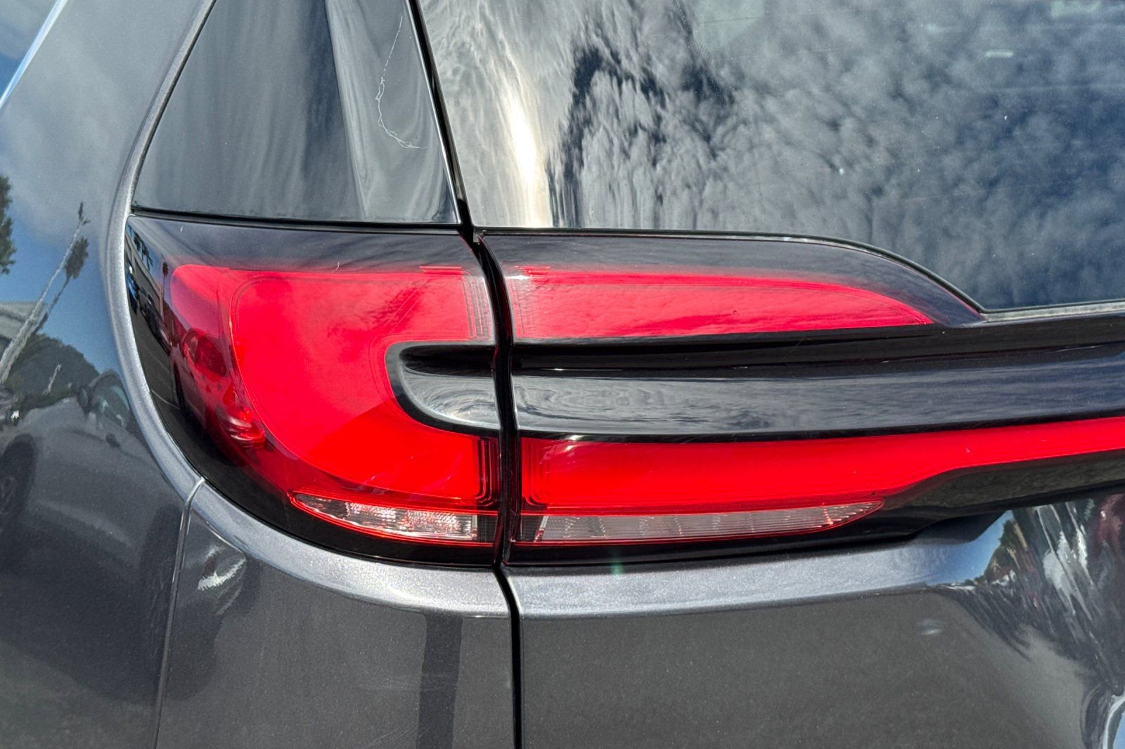 Used 2023 Chrysler Pacifica Touring-L FWD image 7