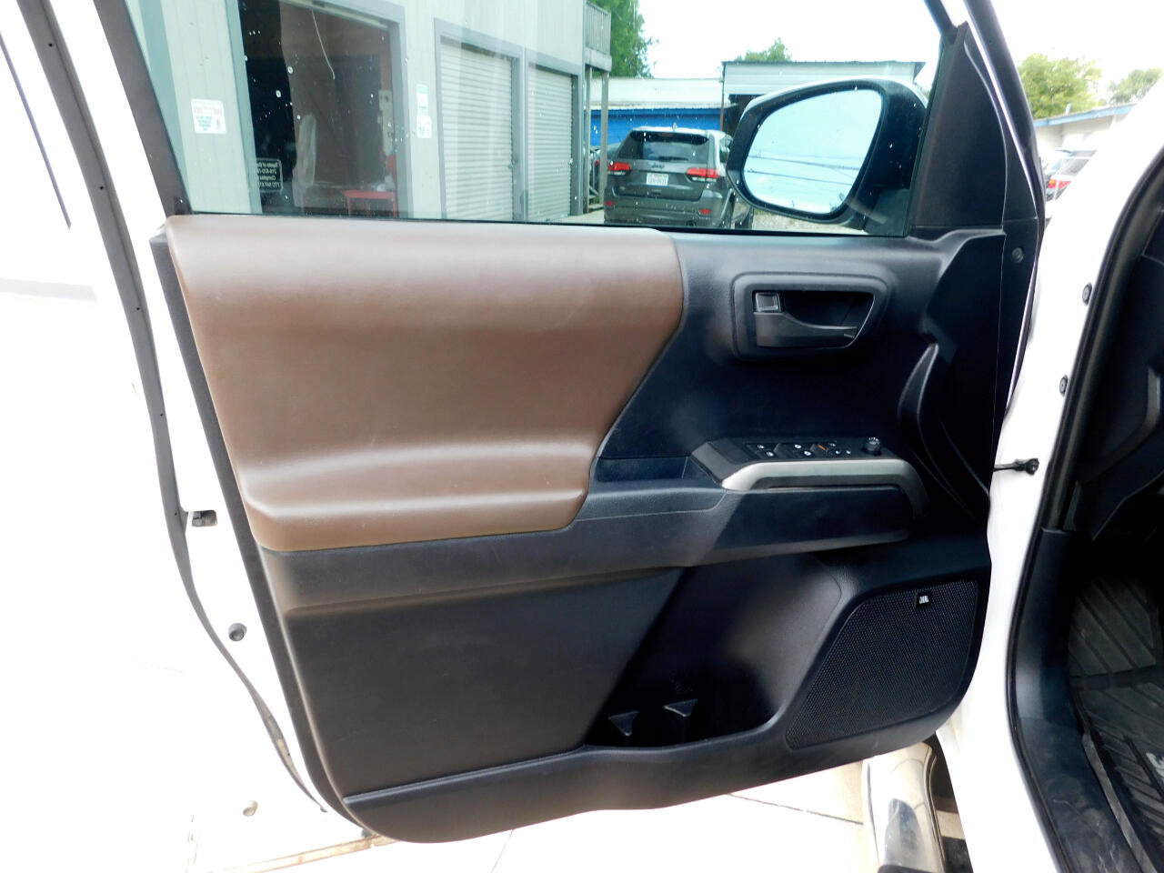 Used 2020 Toyota Tacoma Limited image 22