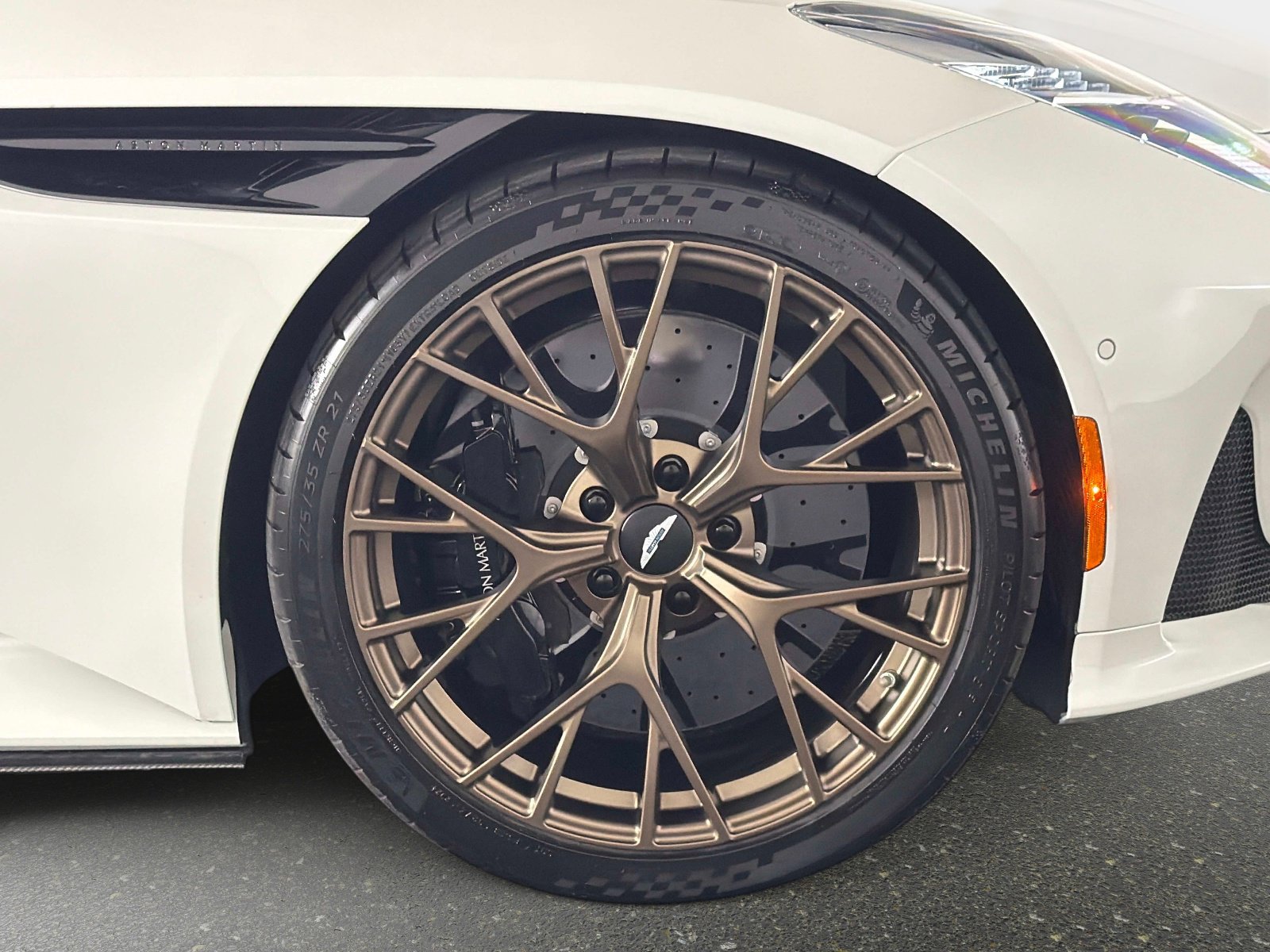 Used 2024 Aston Martin DB12 Coupe RWD image 21