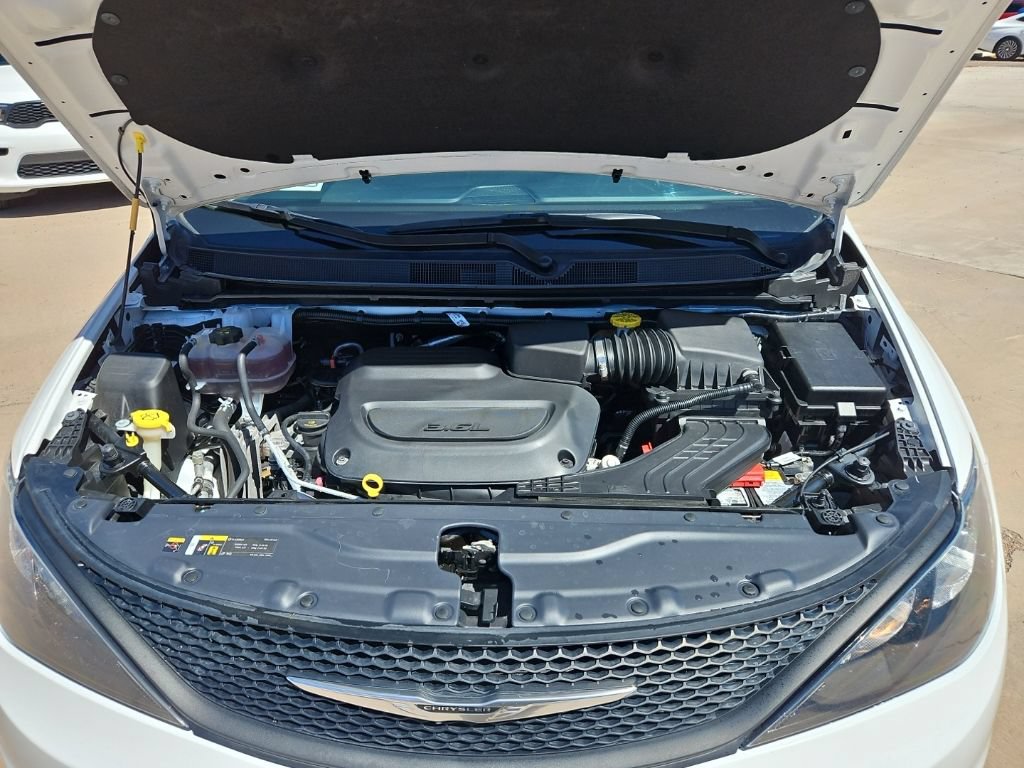 Used 2024 Chrysler Voyager LX FWD image 6