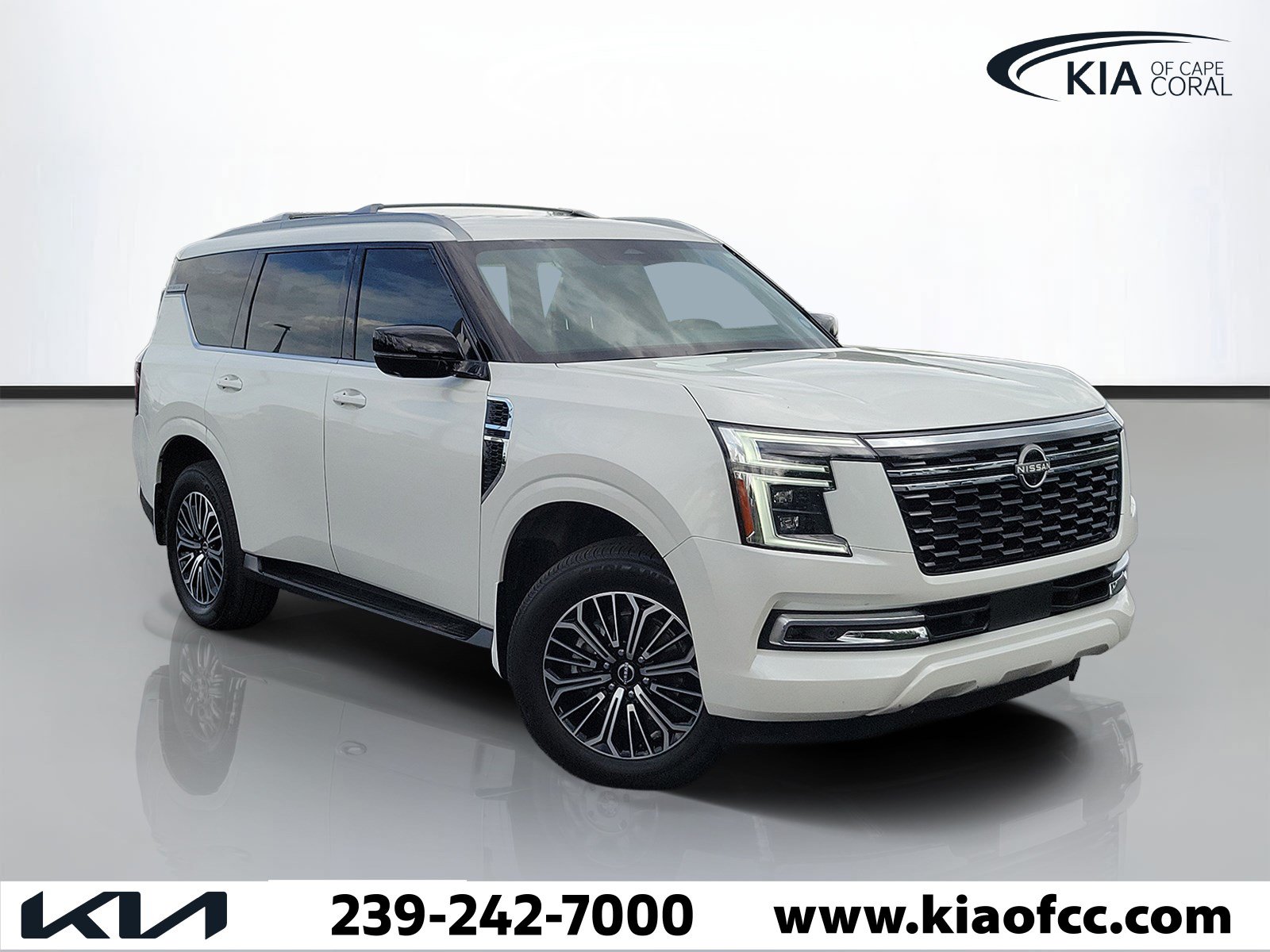 Used 2025 Nissan Armada SL AWD/4WD image 1