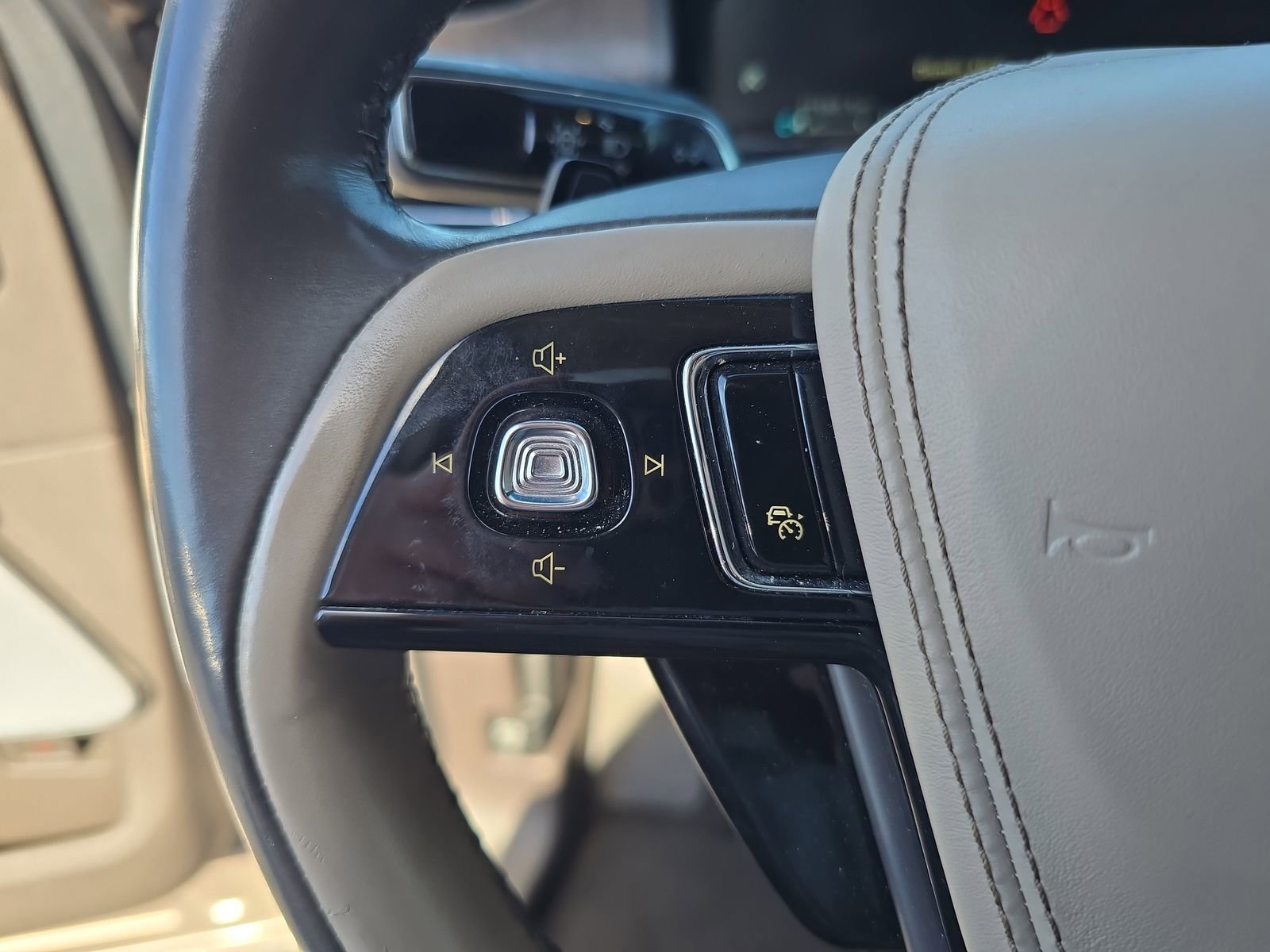 Used 2020 Lincoln Aviator Reserve w/ Equipment Group 202A image 24